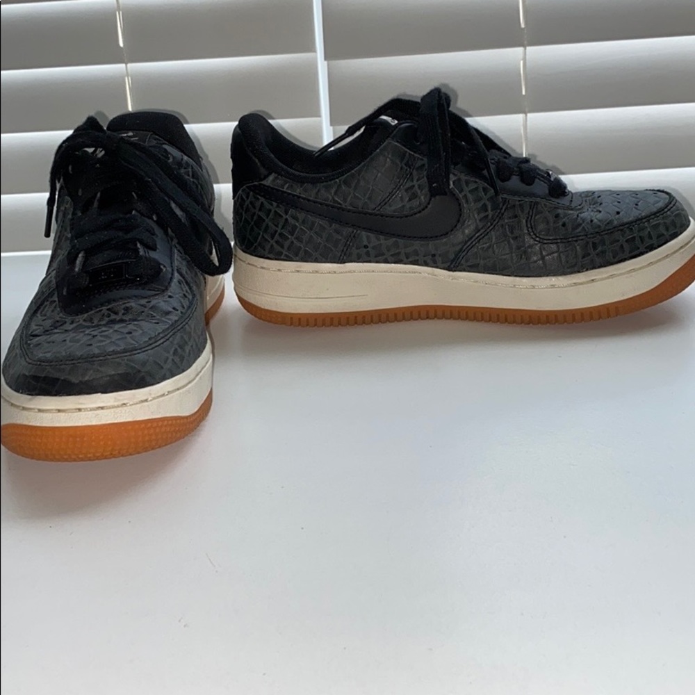 BLACK TEXTURED NIKE AIRFORCE 1